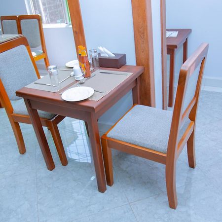 Hotel Rolax Dar es Salaam Buitenkant foto