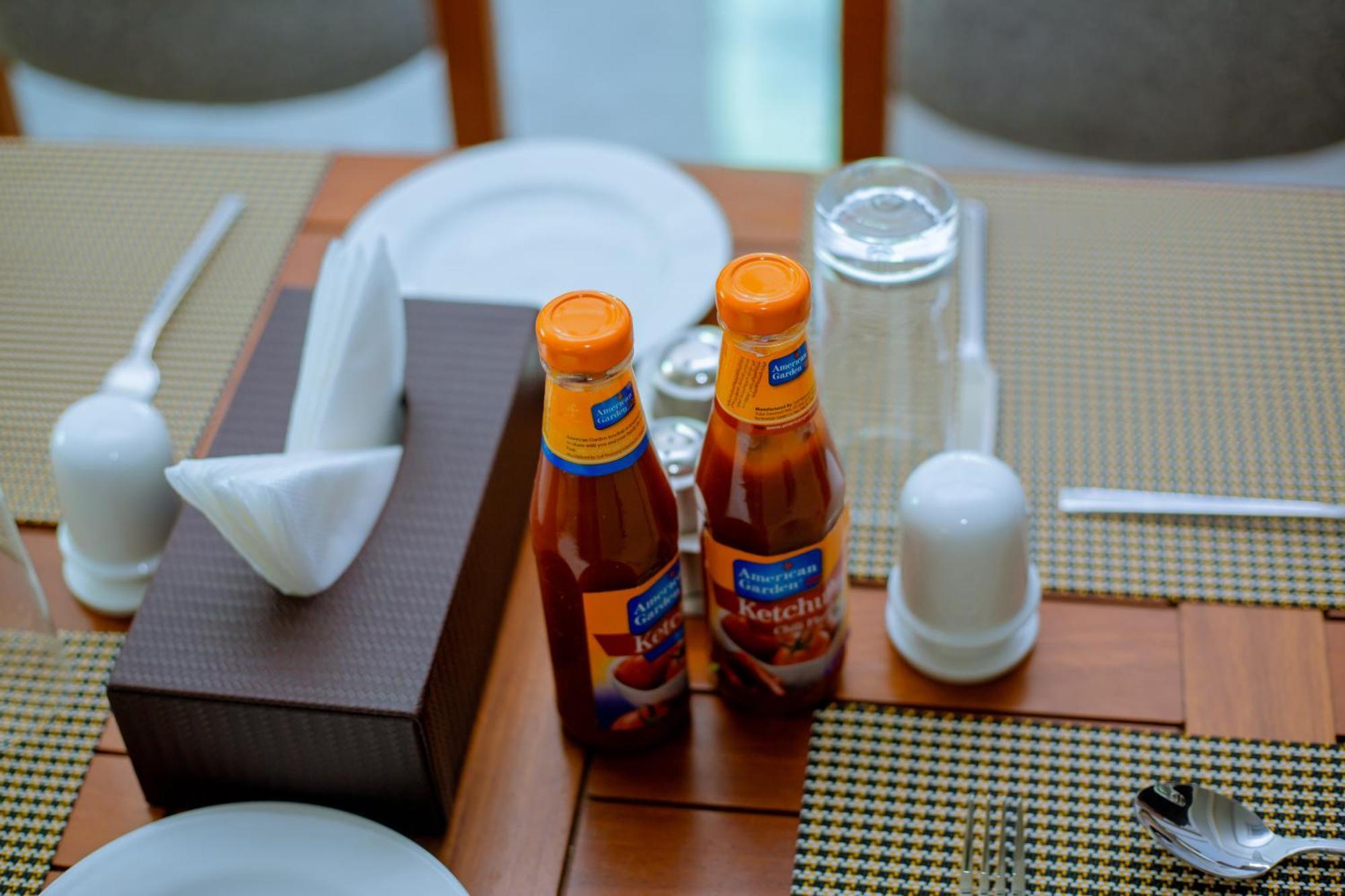 Hotel Rolax Dar es Salaam Buitenkant foto