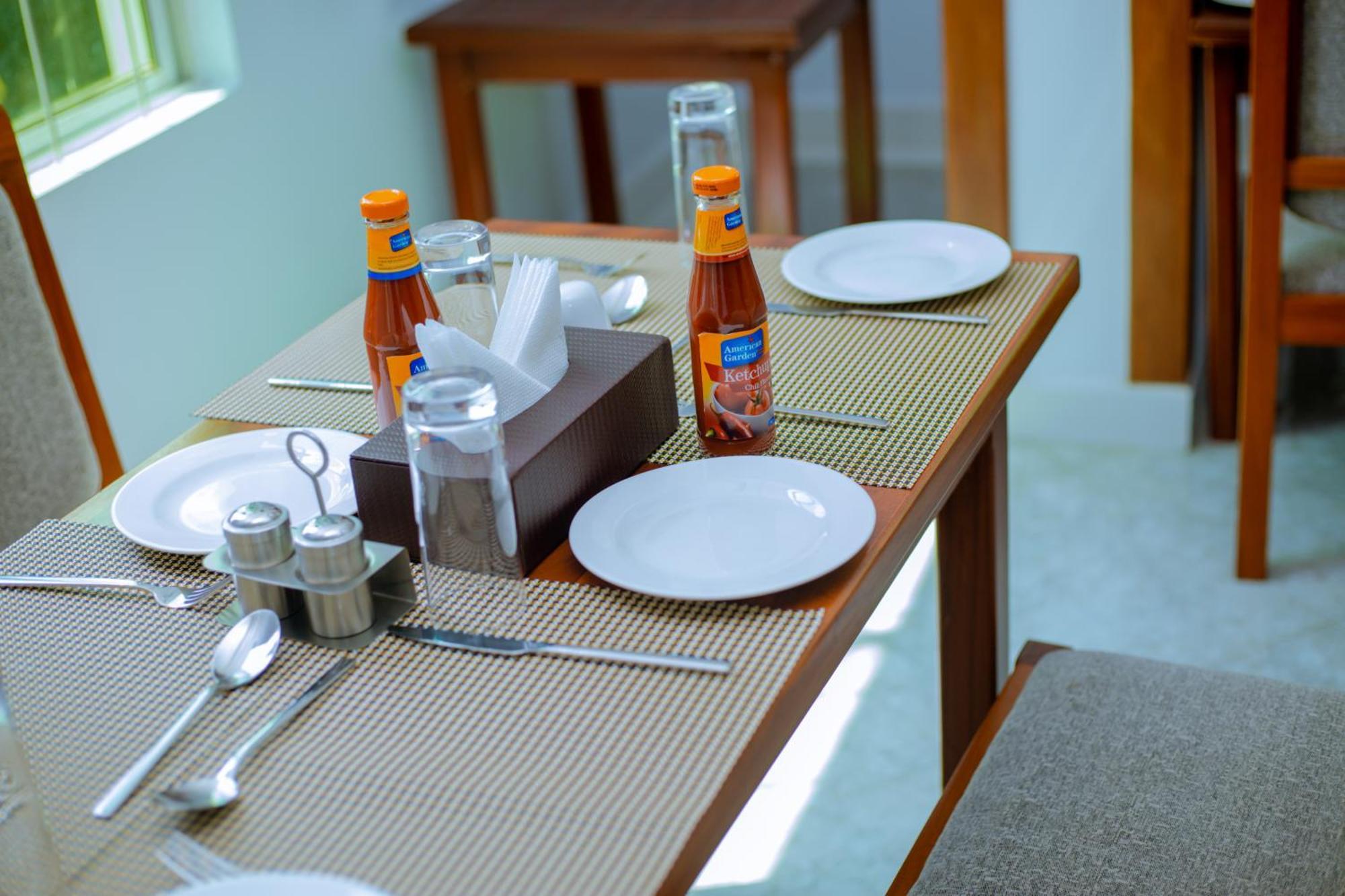 Hotel Rolax Dar es Salaam Buitenkant foto