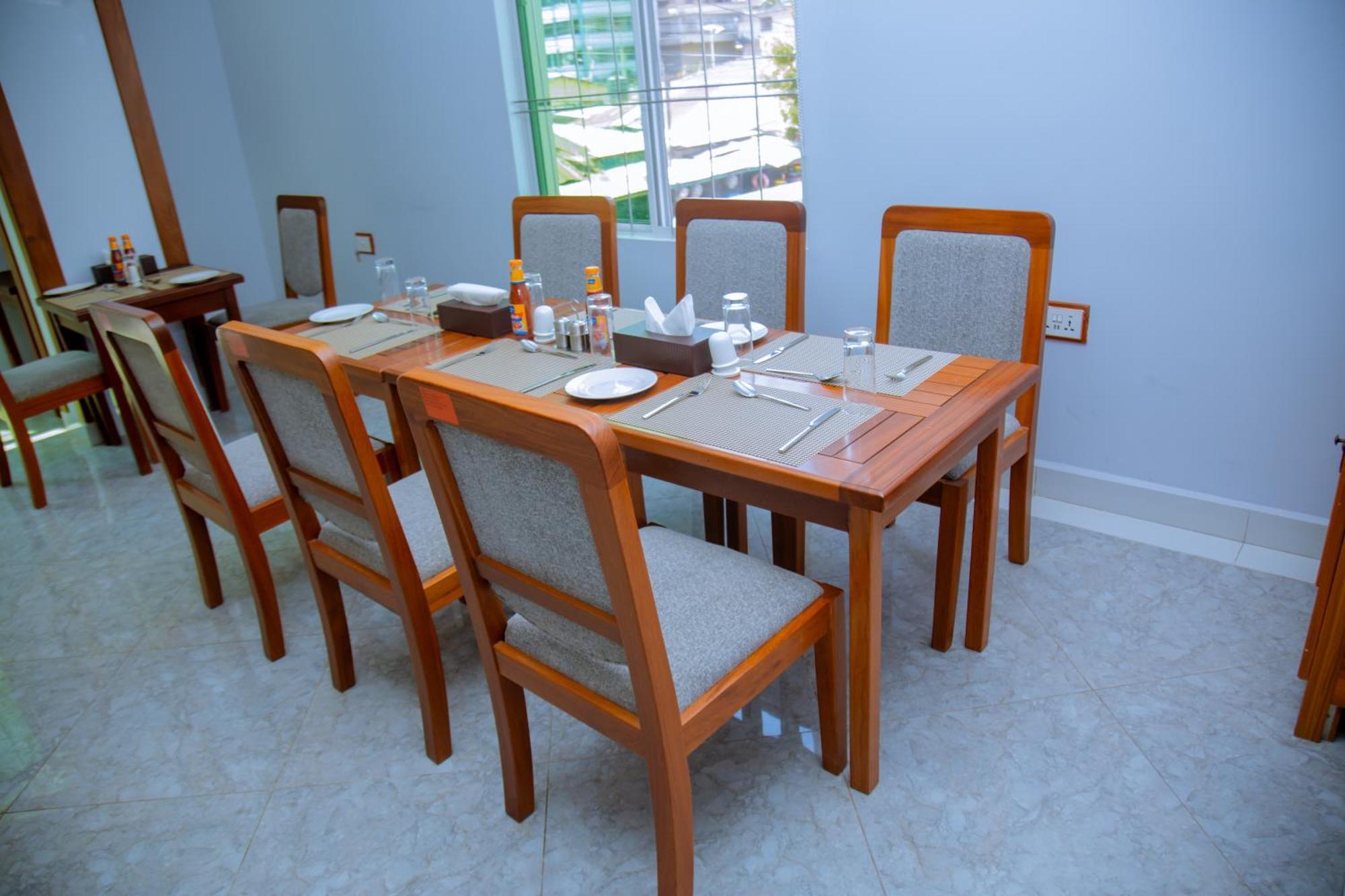 Hotel Rolax Dar es Salaam Buitenkant foto