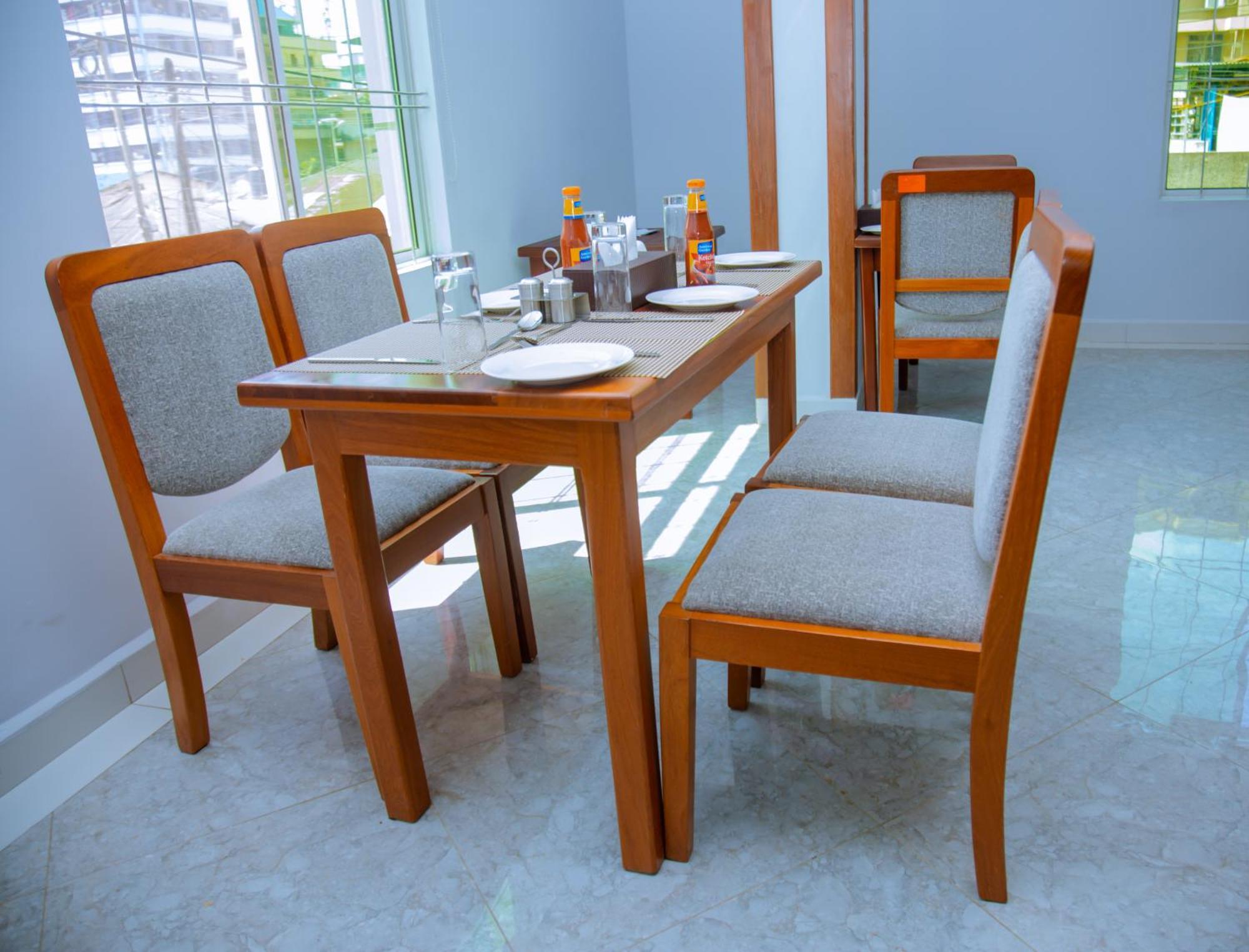 Hotel Rolax Dar es Salaam Buitenkant foto
