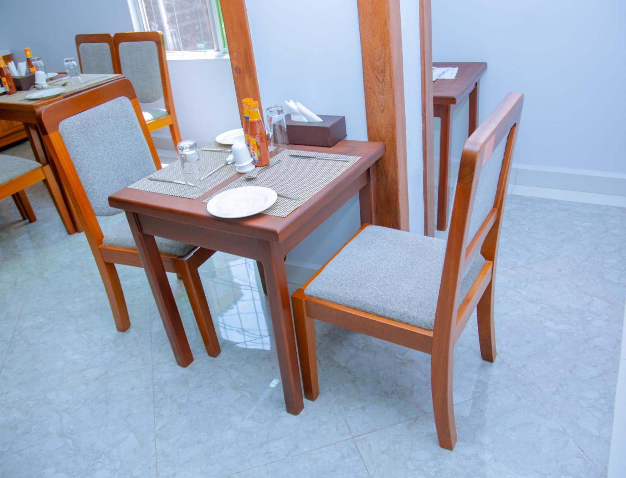 Hotel Rolax Dar es Salaam Buitenkant foto