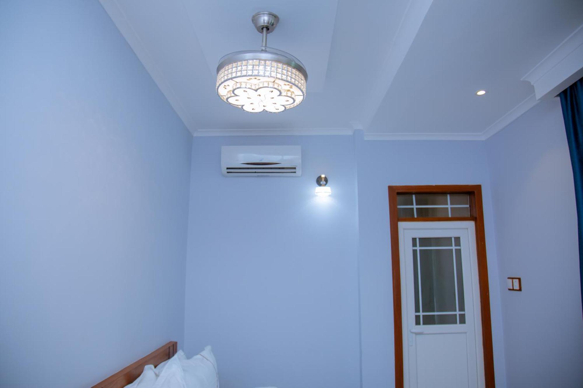 Hotel Rolax Dar es Salaam Buitenkant foto