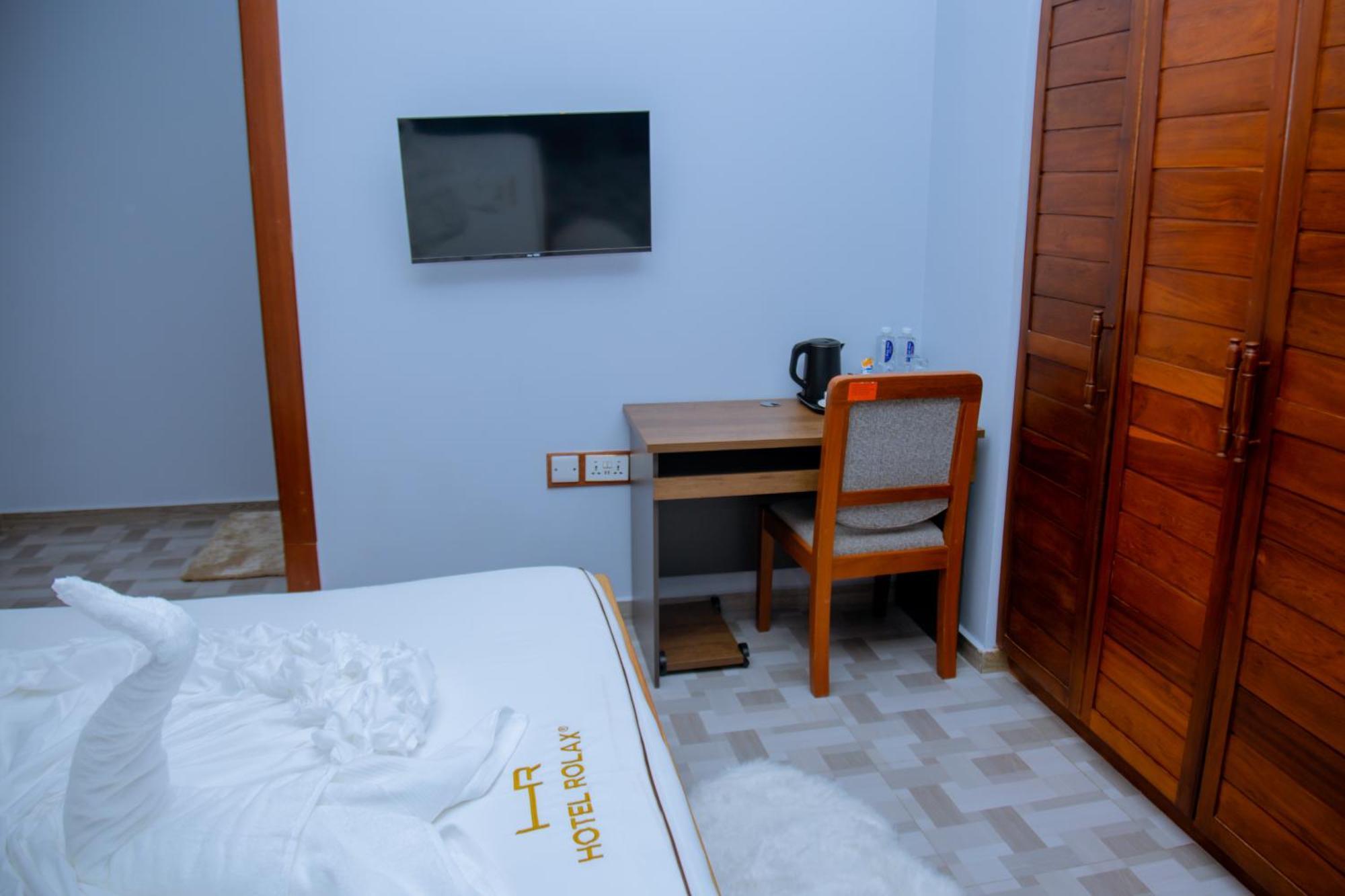 Hotel Rolax Dar es Salaam Buitenkant foto