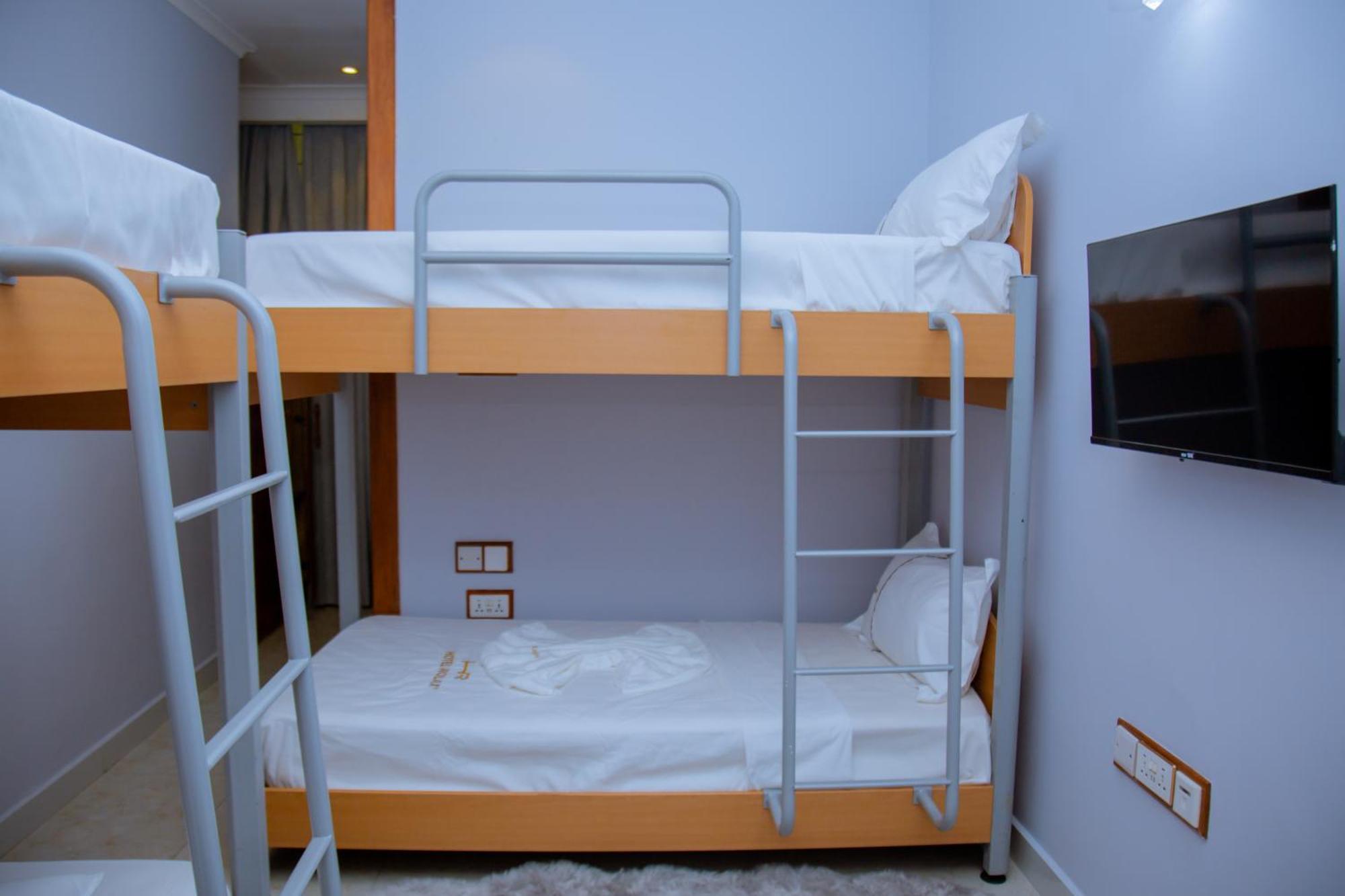 Hotel Rolax Dar es Salaam Buitenkant foto