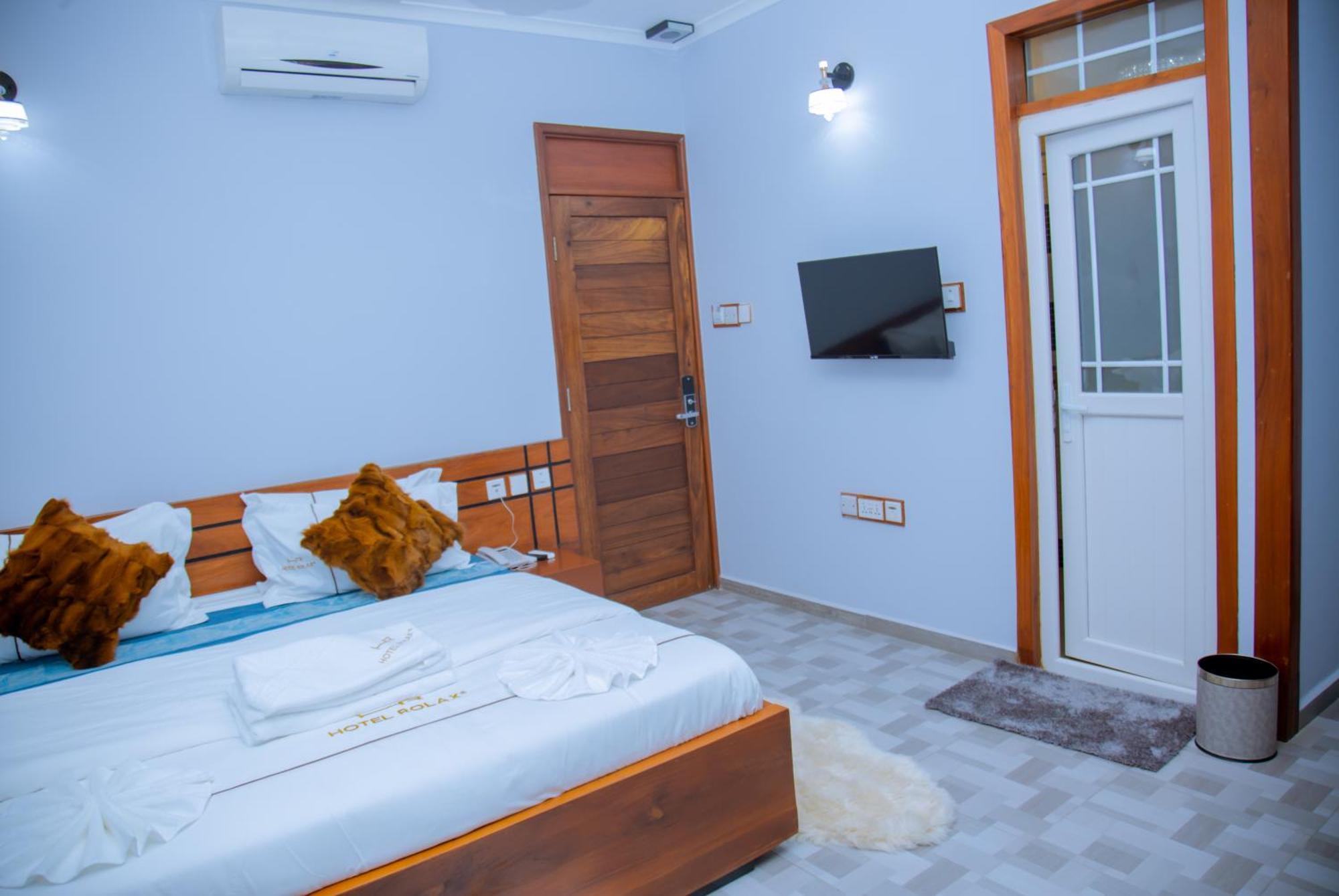 Hotel Rolax Dar es Salaam Buitenkant foto
