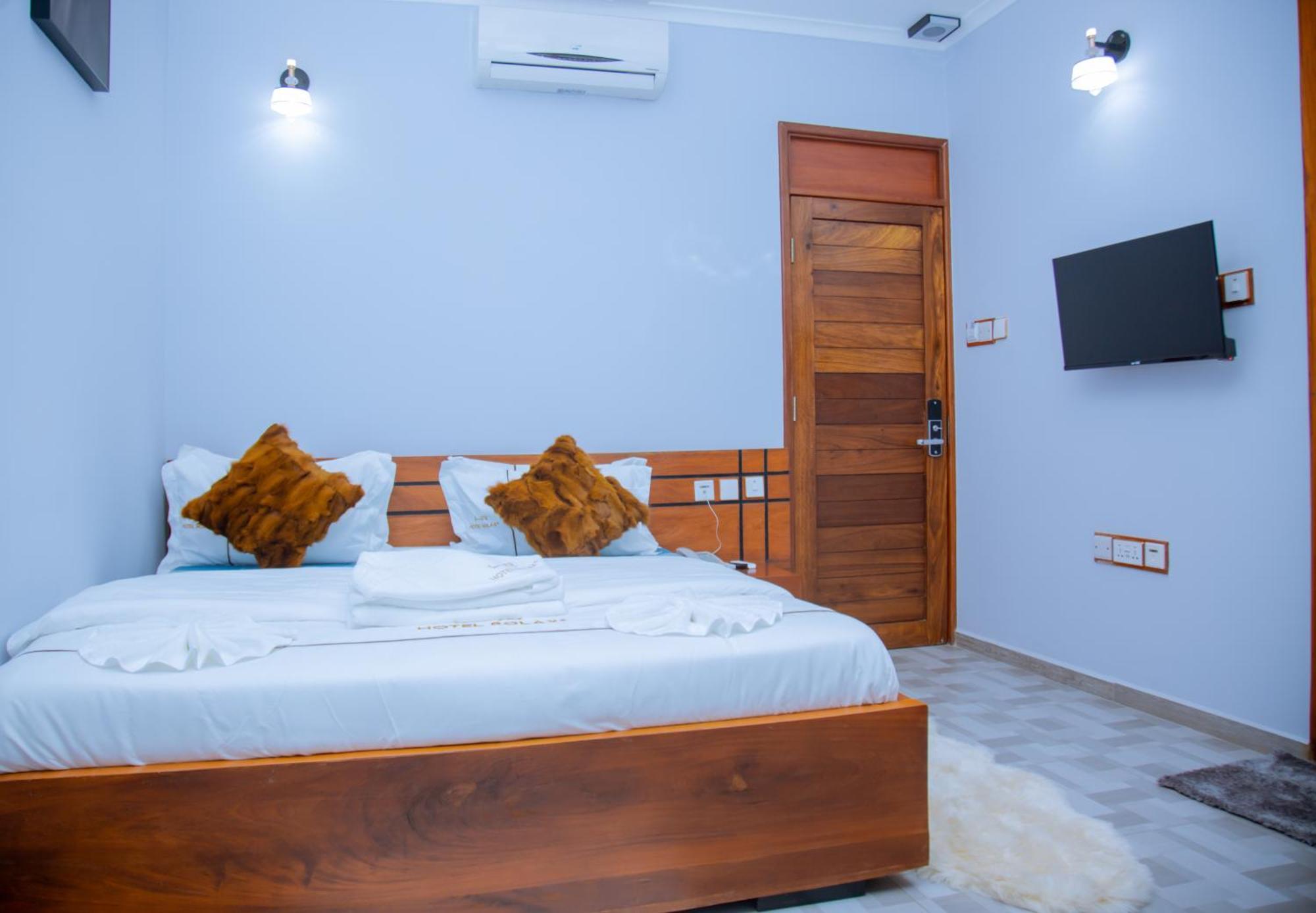 Hotel Rolax Dar es Salaam Buitenkant foto