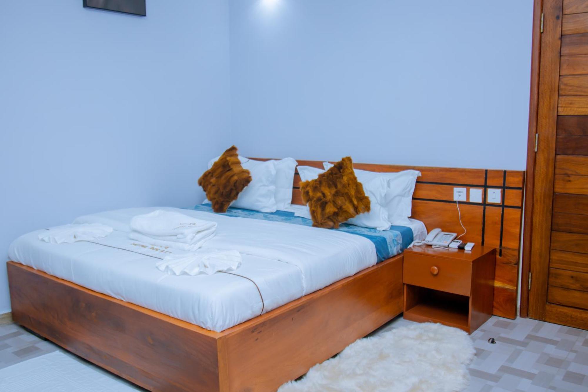 Hotel Rolax Dar es Salaam Buitenkant foto
